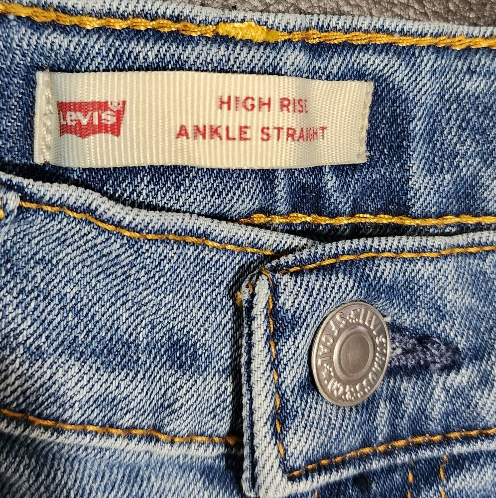 Levi's High Rise Ankle Straight Jeans. Size 14R